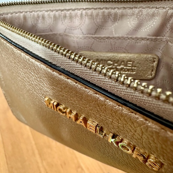 Michael Kors Large Gold Leather Wristlet - Picture 3 of 8